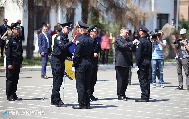 &quot;Стальная дисциплина&quot;: фоторепортаж с первого выпуска Академии патрульной полиции в Киеве